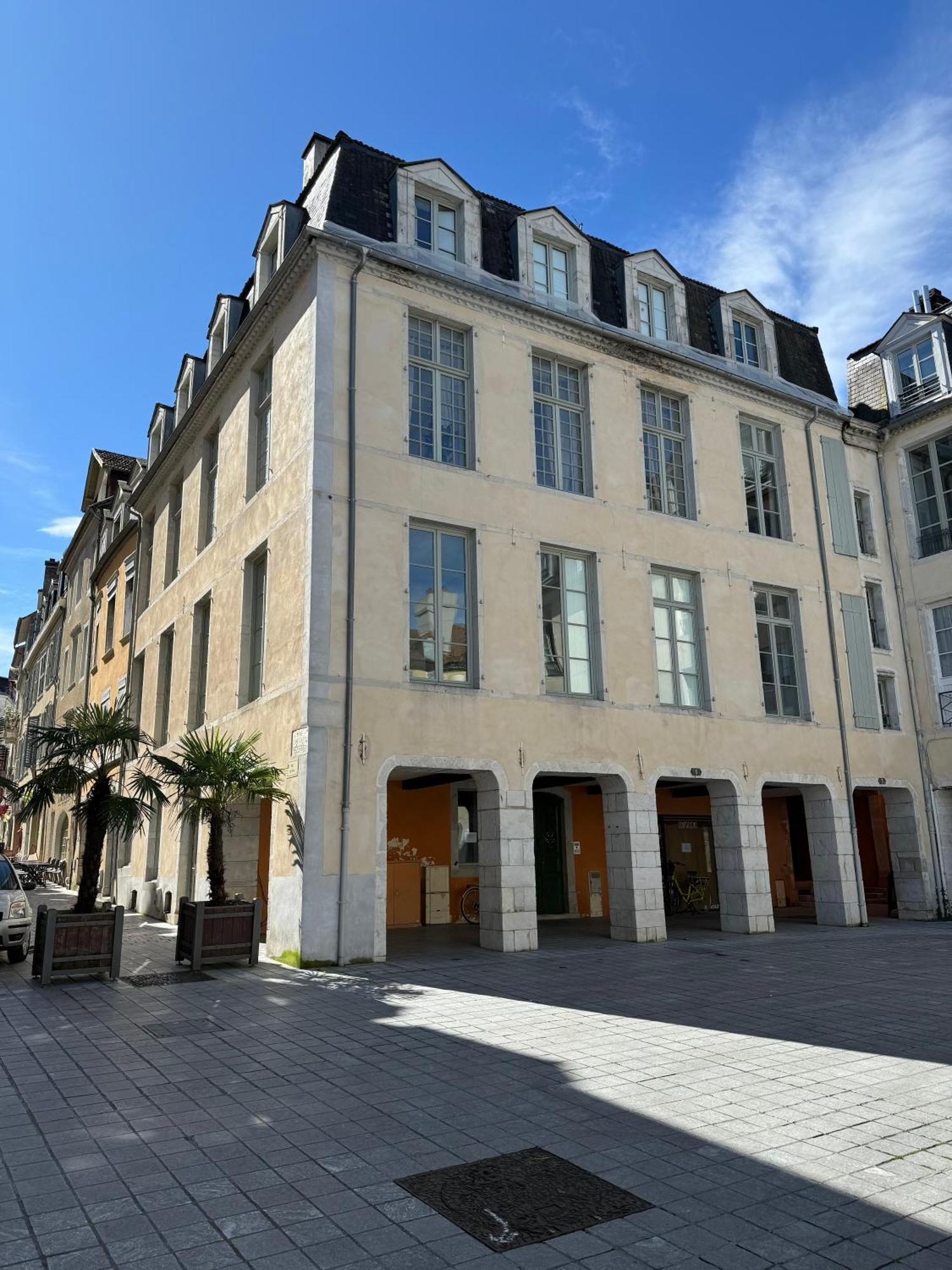 Wonderhost, Bois Et Pierre En Coeur De Ville Pau Exteriér fotografie